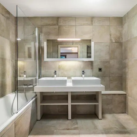 Moderne A Avec Parking Et Wifi - Fr-1-562-64 * Courchevel